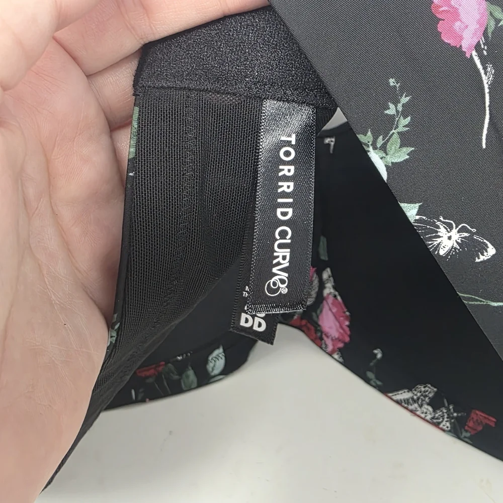 Torrid Curve 46DD Black Roses Wire Free Bra